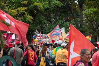 Apoiadores de Lula se reúnem em ato no Largo da Batata, zona oeste de São Paulo