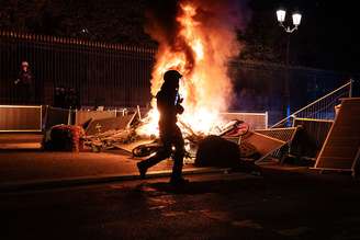 Milhares de manifestantes tomam as ruas de Paris, França, em 17 de outubro de 2026