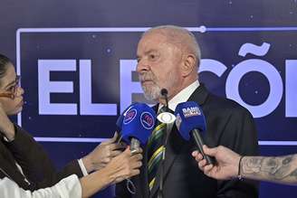 Lula participa de debate na Band neste domingo, 18, onde irá enfrentar Flávio Bolsonaro 