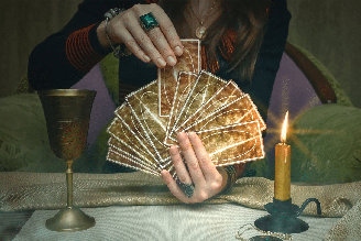 Nesta segunda-feira, haverá uma energia de oportunidades e mudanças significativas, conforme o tarot