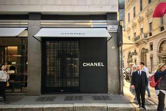 Loja da Chanel fechada no Quadrilátero da Moda de Milão