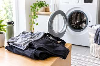 Aprenda como lavar roupas de academia corretamente com dez cuidados simples