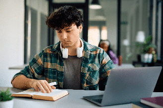 Estudar por muitas horas, sem pausas e sem descanso, não significa necessariamente aprender mais