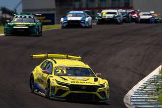 Mercado Livre Racing brilha em Cascavel com pódio, volta mais rápida e troféu de melhor ultrapassagem