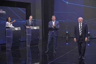 Flávio Bolsonaro (PL) e Lula (PT) participaram de debate na Band neste domingo, 18