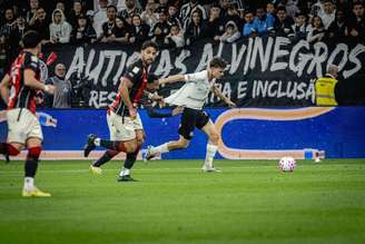 Corinthians e Vitória fizeram jogo fraco para fechar 31ª rodada do Brasileirão.