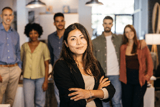 A capacidade de liderar pode ser desenvolvida com conhecimento, experiência e atenção à dinâmica do ambiente de trabalho