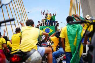 O senador Flávio Bolsonaro, candidato à Presidência da República, em motocarreata em Marabá (PA)