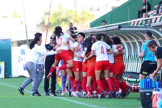 Jogadoras do time sub-20 das Bragantinas. 