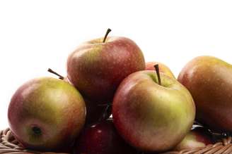 Consumir a fruta com casca ajuda a aproveitar melhor as fibras e os antioxidantes