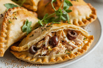 Empanada de frango desfiado
