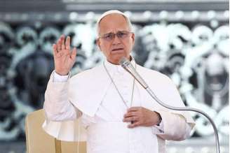 O Papa Leão XIV passou por cirurgia para retirada de um adenocarcinoma pulmonar, e exames indicaram que não serão necessários tratamentos complementares