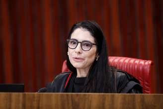 Estela Aranha, ministra do TSE, durante sessão no Tribunal