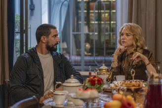 Pilar arma plano para tentar tirar herança de Heitor, em Quem Ama Cuida (Imagem: Reprodução / Globo)