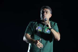 Flávio Bolsonaro disputa a presidência com Lula. Segundo turno do pleito ocorre no domingo, 25 de outubro