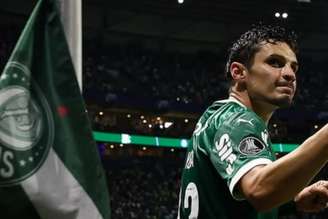 Raphael Veiga em ação pelo Palmeiras