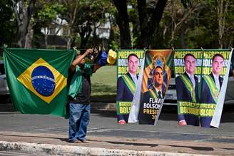 Comércio de produtos com rosto de Flávio Bolsonaro em São Paulo
