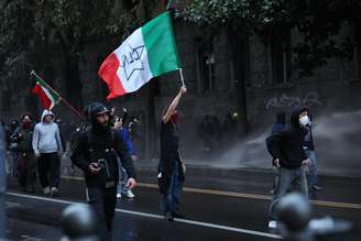 Marcha em Bolonha terminou com confrontos entre participantes e agentes de ordem