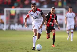 Vitória e Athletico empatam em 1 a 1. 