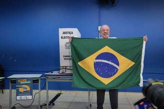 Candidato à reeleição, presidente votou em São Bernardo do Campo, na Grande São Paulo