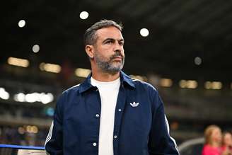 Artur Jorge, técnico do Cruzeiro, durante partida contra o São Paulo pelo Campeonato Brasileiro de 2026 - 