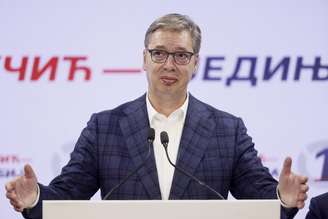 Ruas da capital explodiram em comemoração após o anúncio de Vucic