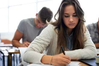 Na véspera da prova, durma o suficiente: passar a madrugada estudante compromete a eficiência