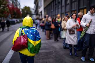 Brasileiros votam no segundo turno das eleições presidenciais em Zurique, Suíça
