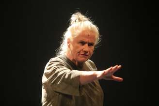Vera Holtz fez uso do ponto em 'Ficções'