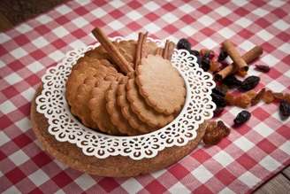 Biscoito amanteigado de canela.