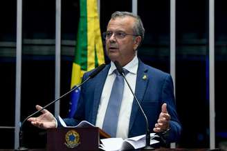 O senador Rogerio Marinho (PL-RN) disse que Flávio Bolsonaro poderá liderar a oposição do exterior