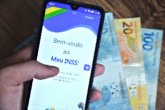 Benefícios previdenciários e assistenciais têm regras diferentes, e essa distinção é essencial para entender quem pode receber o abono anual