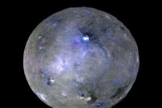 Planeta anão Ceres, fotografado pela sonda Dawn em 2017