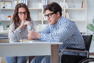 Os direitos dos candidatos do Enem incluem medidas de acessibilidade e procedimentos para situações que possam comprometer a realização da prova
