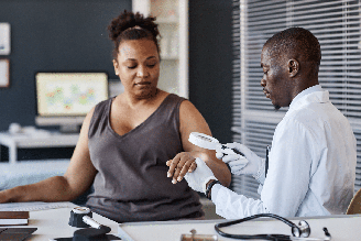 A prevenção do câncer de pele exige cuidados contínuos, proteção solar diária e consultas regulares com o dermatologista