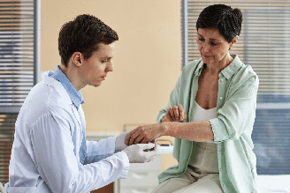 O cuidado com a psoríase vai além da pele e inclui a avaliação de fatores de risco cardiovascular