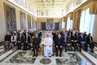 Papa se reúne com participantes de congresso sobre IA