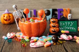 Exagero de doces no Halloween pode provocar queimação, enjoo e gases: o segredo é fazer escolhas conscientes
