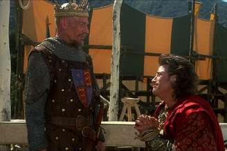 Patrick Stewart e Richard Lewis em ROBIN HOOD HOMENS DE CALCINHA
