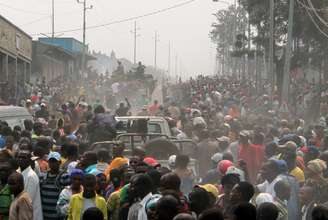Moradores participam de manifesto em defesa da presença do Exército nas ruas de Goma, na República Democrática do Congo, no centro da África