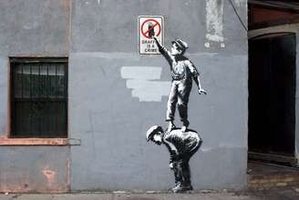 Banksy apareceu em Nova York, um dia depois de o artista ter revelado que havia iniciado um mês de residência na cidade americana