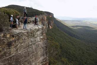 Príncipe William se aproxima de penhasco durante passeio pelas Blue Mountains