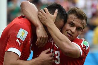 <p>Suíça venceu por 3 a 0 e garantiu classificação às oitavas de final</p>