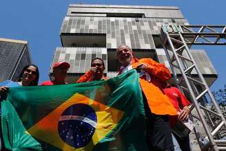 <p>Ex-presidente Luiz Inácio Lula da Silva em ato em defesa do pré-sal no Rio de Janeiro</p>