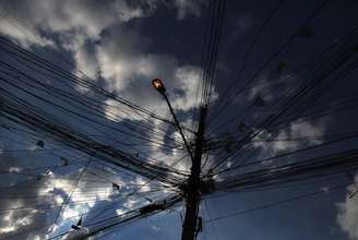 Poste de luz em São Paulo . 23/06/ 2014.