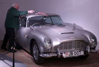 Horner deu um Aston Martin DB5 retrô a Halliwel