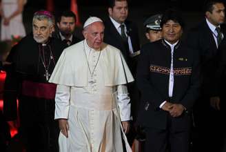 Papa Francisco ao lado do presidente boliviano Evo Morales