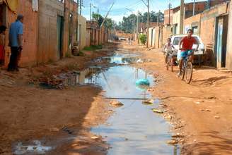 No Brasil, 42,4% da população da área urbana não têm rede de coleta de esgoto