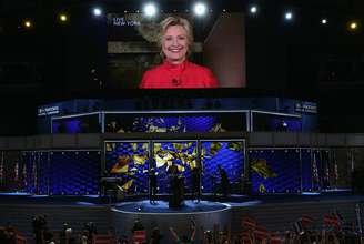 Hillary Clinton aparece no telão durante a convenção dos democratas