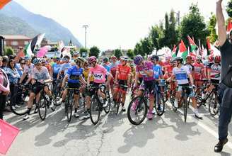 Largada da 20ª etapa do Giro de Itália (Foto: Reprodução)